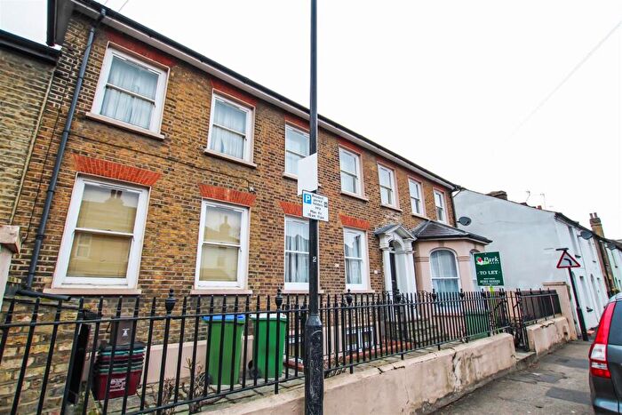 2 Bedroom Apartment To Rent In North Cray Road, Bexley, DA5