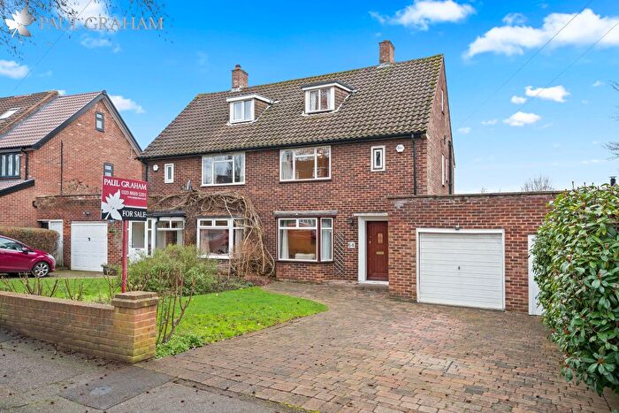 3 Bedroom Semi Detached House For Sale In Alington Grove, South Wallington, SM6