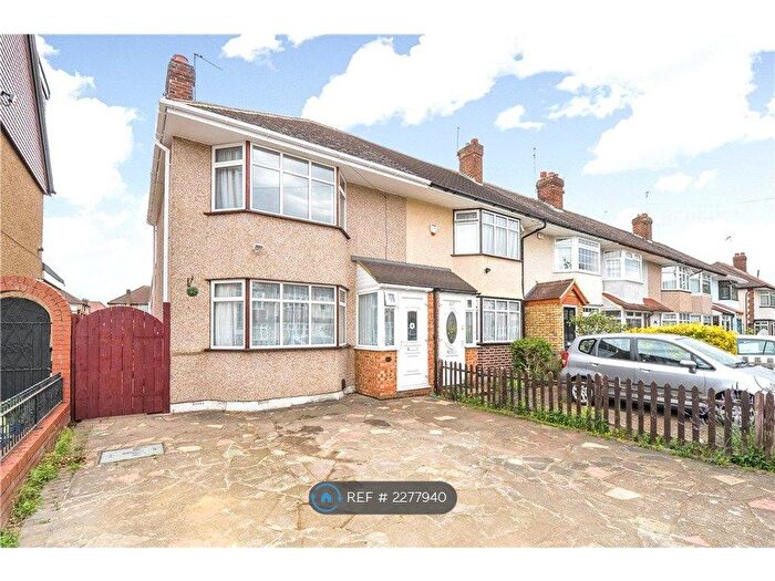 2 Bedroom End Of Terrace House To Rent In Royal Crescent, Ruislip, HA4