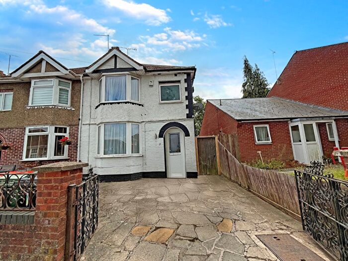 3 Bedroom Semi-Detached House To Rent In Britain Street, Dunstable, Bedfordshire, LU5