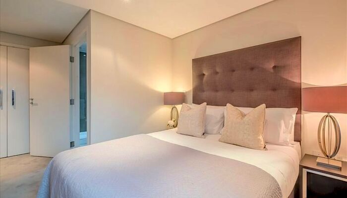 3 Bedroom Flat To Rent In Merchant Square, Paddington, London, W2