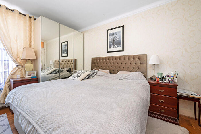 2 Bedroom Flat To Rent In Finchley Road, Temple Fortune, London, NW11