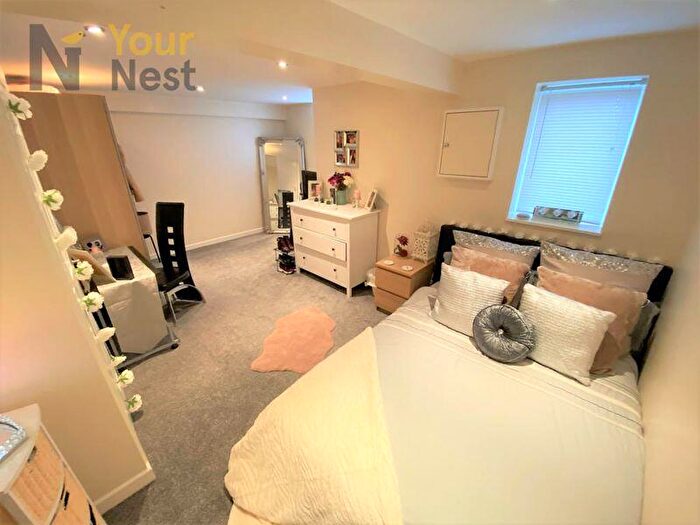 3 Bedroom Terraced House To Rent In Beechwood Mount, Burley, Leeds, LS4