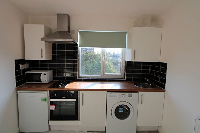 Studio To Rent In Walworth Road, London, SE17