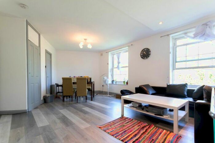 3 Bedroom Flat To Rent In Banks House, Rockingham Street, London, SE1