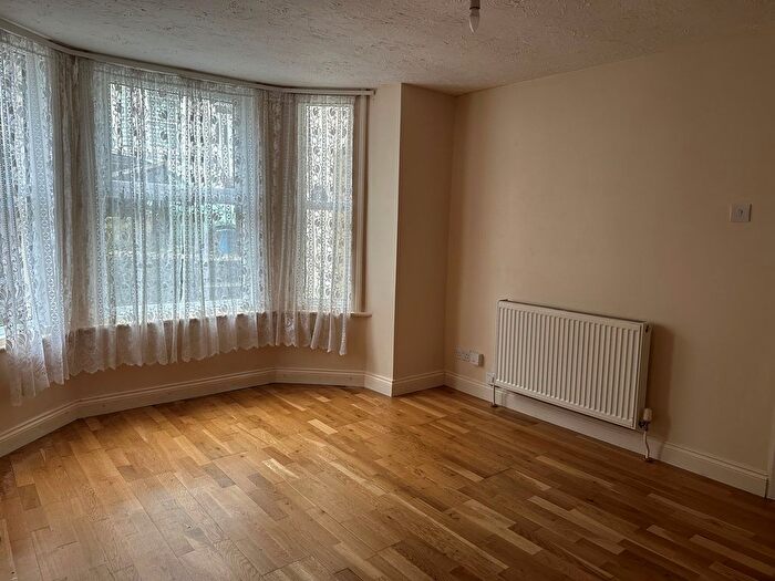 1 Bedroom Flat To Rent In Templar Street, Dover, CT17