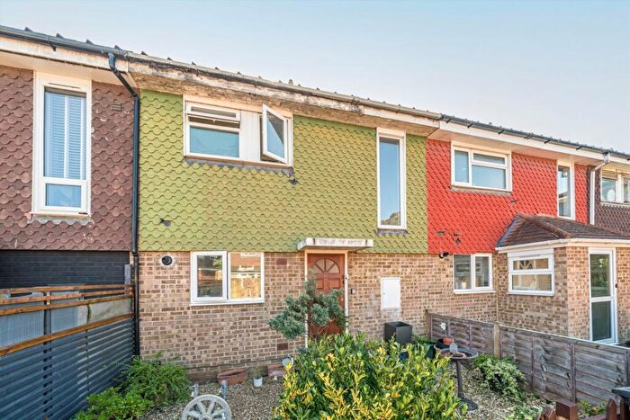 3 Bedroom House For Sale In Hobill Walk, Surbiton, KT5