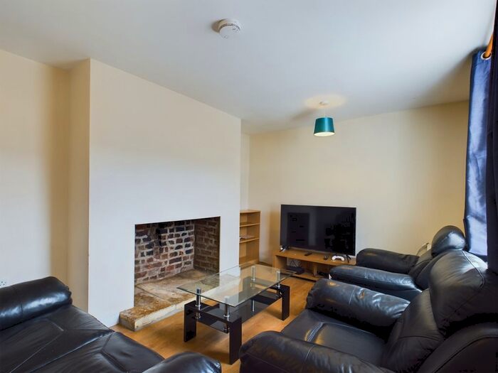 4 Bedroom Terraced House To Rent In King Street, Cheltenham, Gloucestershire, GL50