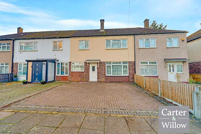 3 Bedroom Terraced House For Sale In Curzon Crescent, Barking, IG11