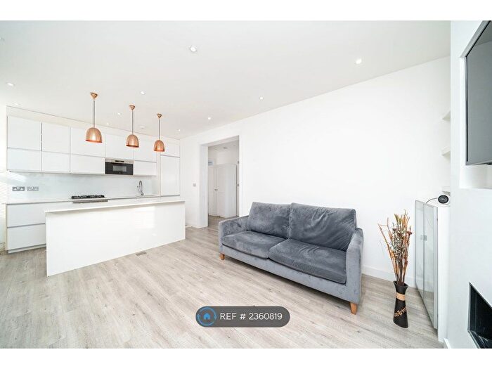 3 Bedroom Flat To Rent In Childs Hill, London, NW2