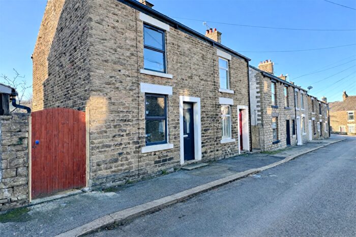 2 Bedroom Semi Detached House To Rent In Hadfield Place, Glossop, SK13