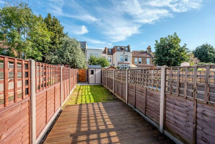 3 Bedroom Flat To Rent In Stanton Road, Raynes Park, London, SW20