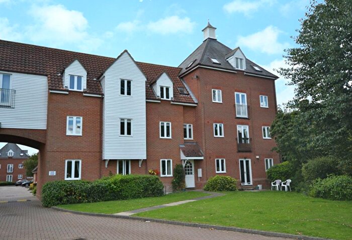 2 Bedroom Flat To Rent In Melba Court, Writtle, CM1