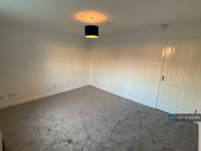1 Bedroom Flat To Rent In Tullis Street, Glasgow, G40