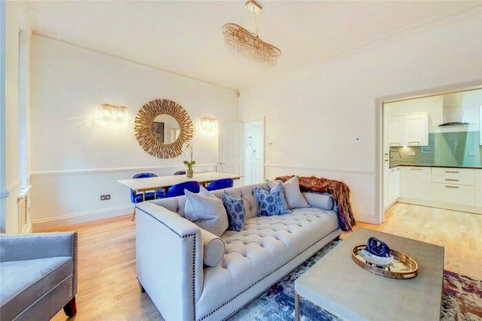 2 Bedroom Flat To Rent In Windmill Hill, Hampstead, NW3