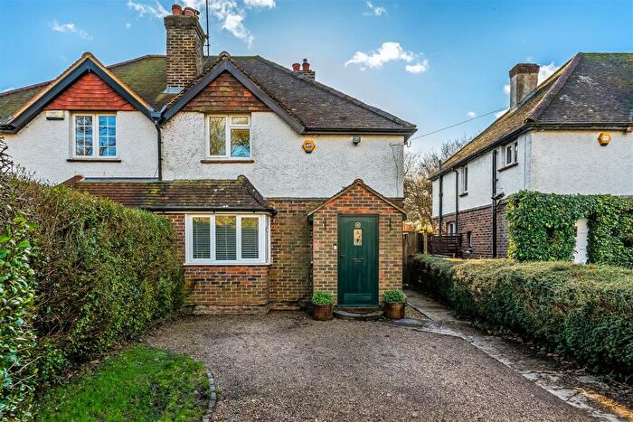 3 Bedroom Semi-Detached House For Sale In Tanhouse Road, Oxted, RH8
