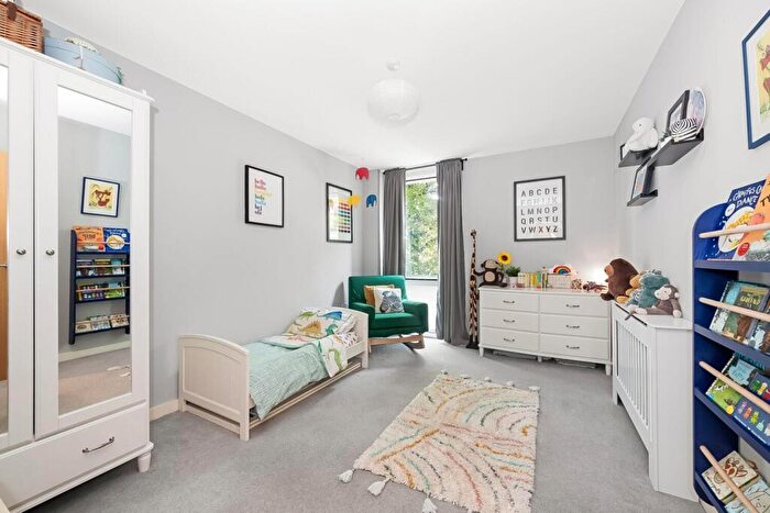 2 Bedroom Apartment To Rent In Woods Road, Peckham, London, SE15