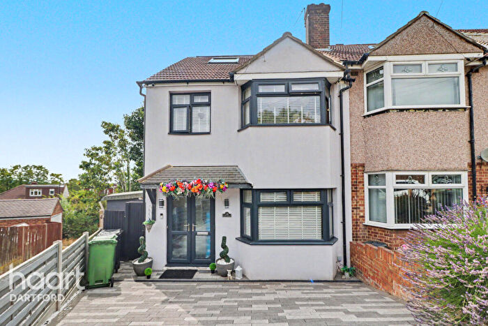 4 Bedroom End Of Terrace House For Sale In Berkeley Crescent, Dartford, DA1