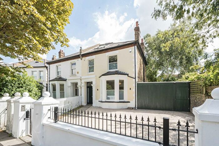 4 Bedroom Semi-detached House To Rent In Heathfield Gardens, Chiswick, W4
