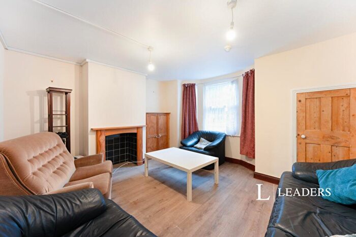 5 Bedroom House To Rent In Cottage Grove, Southsea, PO5
