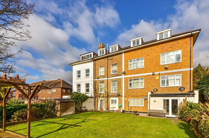 2 Bedroom Flat For Sale In Eldon Park, South Norwood, London, SE25