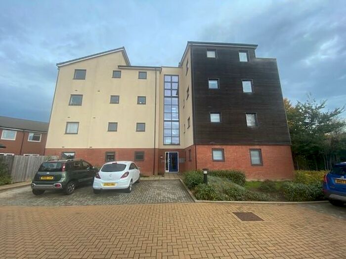 2 Bedroom Apartment To Rent In Quercetum Close, Aylesbury, HP19