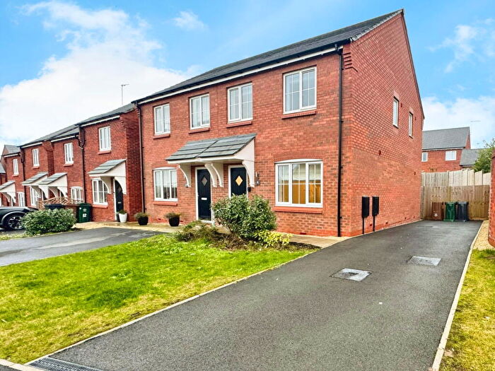 3 Bedroom Semi Detached House For Sale In Holden Drive, Midway, DE11