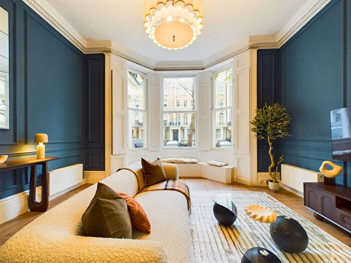 2 Bedroom Flat To Rent In Beaufort Gardens, London, SW3