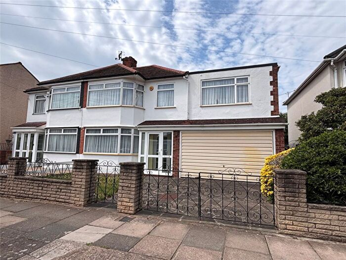 5 Bedroom Semi Detached House For Sale In Gordon Road, Romford, RM6