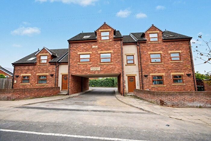2 Bedroom Flat For Sale In Brandon Court, Wakefield, West Yorkshire, WF1