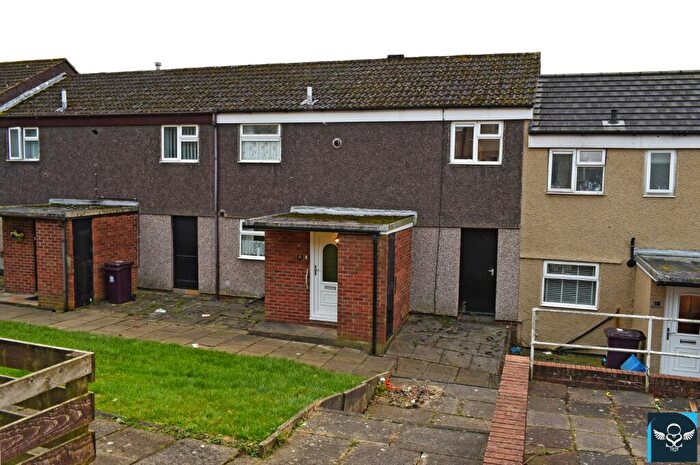 3 Bedroom Town House For Sale In Aylesbury Walk, Burnley, BB10