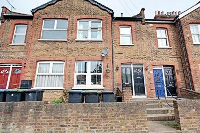 1 Bedroom Flat To Rent In Glenville Avenue, Enfield, London, EN2