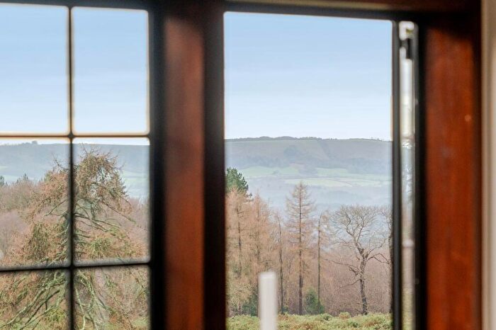 2 Bedroom Apartment For Sale In Kings Drive, Midhurst, GU29