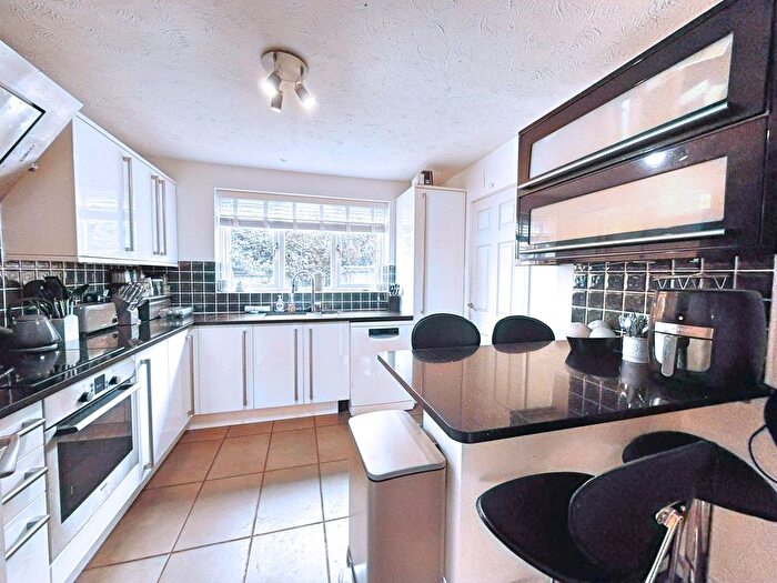 5 Bedroom Detached House For Sale In Sheridan Close, Boxmoor, Hemel Hempstead, Hertfordshire, HP1
