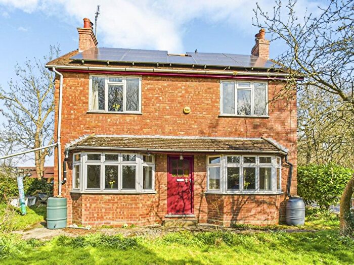 3 Bedroom Detached House For Sale In Grendon Road, Kingswood, HP18