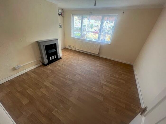 3 Bedroom Flat To Rent In Heol Yr Afon, Glyncorrwg, Port Talbot, SA13