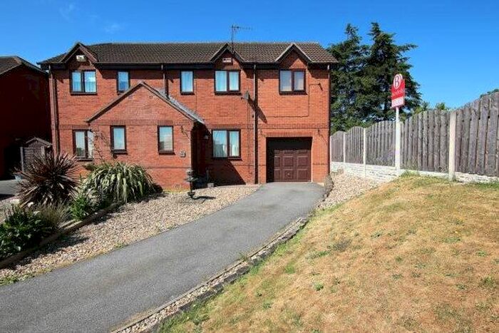 4 Bedroom Semi-Detached House To Rent In Brinsworth, Rotherham, S60