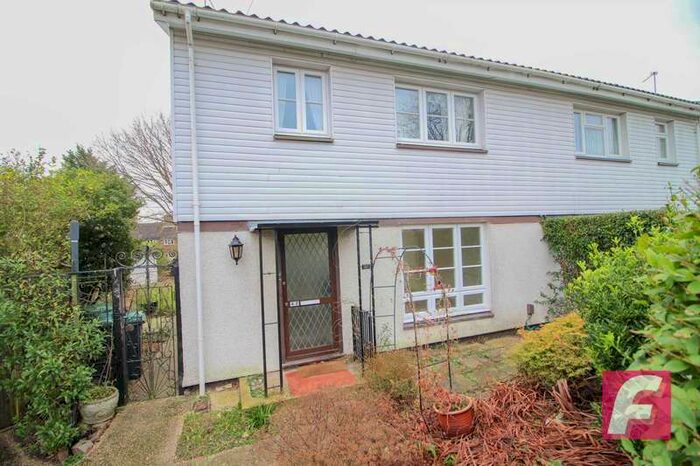 3 Bedroom Semi-Detached House To Rent In Muirfield Road, South Oxhey, WD19