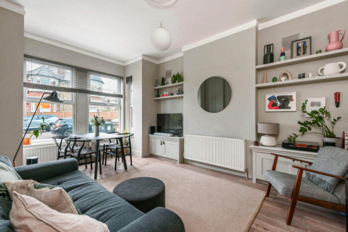 2 Bedroom Flat To Rent In Preston Road, Upper Leytonstone, E11