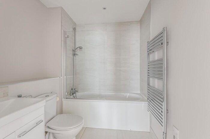 2 Bedroom Apartment For Sale In Summerley Lane, Summerley Point Summerley Lane, PO22