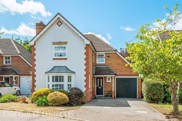 4 Bedroom Detached House For Sale In Lofthouse Place, Chessington, KT9