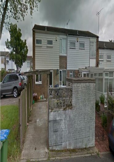 3 Bedroom Semi-Detached House To Rent In Binstead Close, SO16