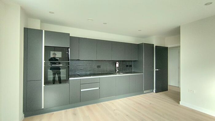 1 Bedroom Flat To Rent In Middle Road, London, W7