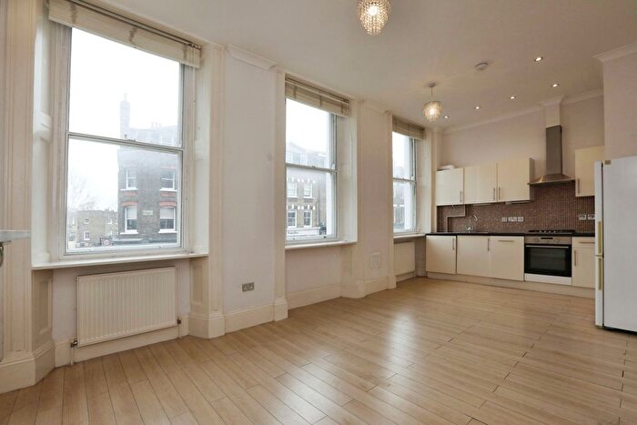 2 Bedroom Flat To Rent In Upper Street, London, N1
