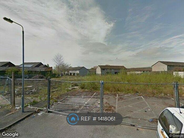 4 Bedroom Terraced House To Rent In Moorcroft Gardens, Bolton, BL2