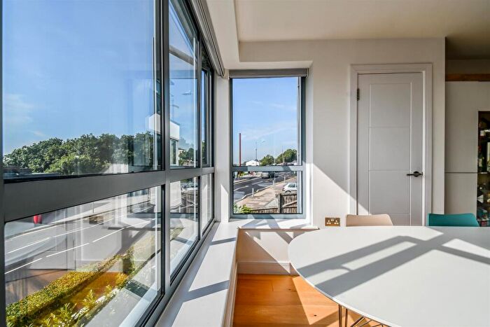 2 Bedroom Apartment To Rent In The Ridgeway, Chalkwell, Westcliff-on-Sea, SS0