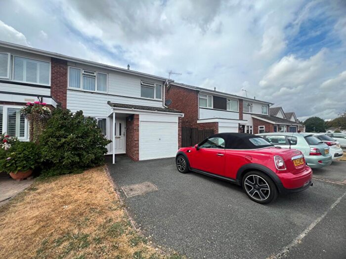 3 Bedroom Semi Detached House To Rent In Bowmore Road, Bromsgrove, B60