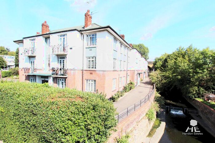 2 Bedroom Flat To Rent In Clive Lodge, Shirehall Lane, London, NW4