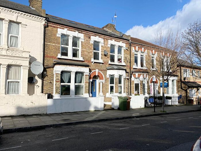 4 Bedroom Apartment To Rent In Colenso Road, Clapton, London, E5