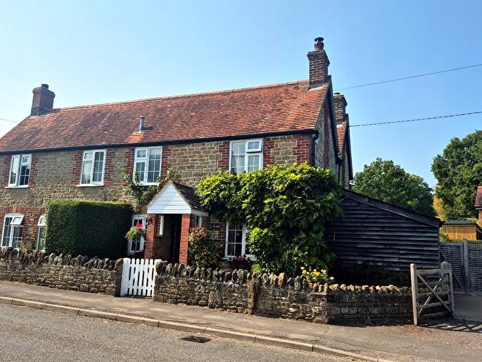 2 Bedroom Cottage For Sale In New Road, Bourton, Dorset, SP8